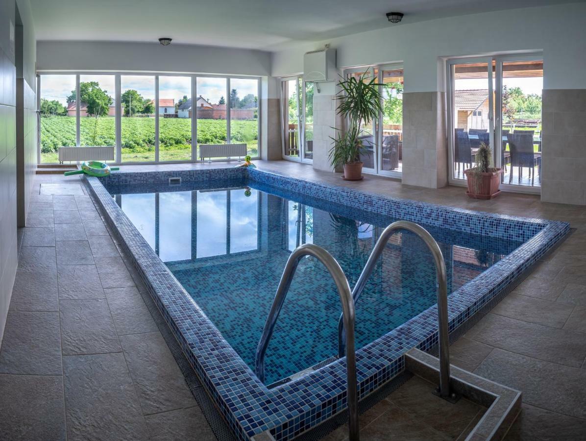 Bed and Breakfast Szabolcs Vezer Panzio Экстерьер фото