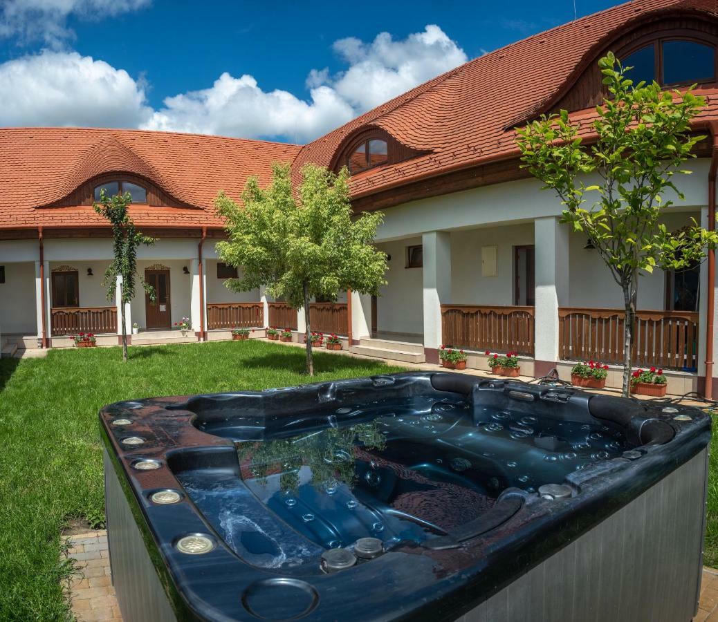 Bed and Breakfast Szabolcs Vezer Panzio Экстерьер фото